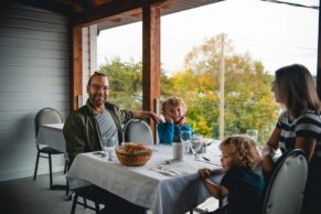 Ermitage Saint-Antoine Saguenay-Lac-Saint-Jean - Repas en famille