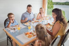 Ermitage Saint-Antoine Saguenay-Lac-Saint-Jean - Repas en famille