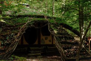 Les Toits du Monde - Maison du Hobbit - Photo Marchandimage