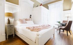 chambre-double-blanche-hotel-nomad-quebec-quebec-le-mag