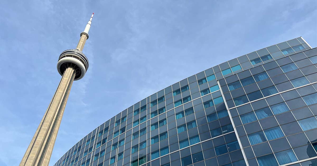 Tour CN : prendre de la hauteur pour mieux visiter Toronto ! - Québec ...