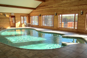 Piscine intérieure - Chalets à louer dans les Laurentides - Chalets Lac à la Truite