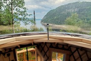 Aventure Rose des Vents - Hébergement en yourte avec vue sur le Fjord du Saguenay - Photo Cyril Lodi