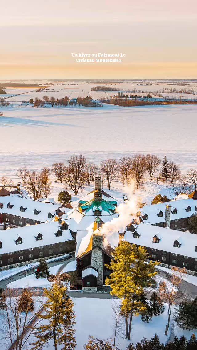 Quand l’hiver s’en vient, on aime se blottir dans un chalet en bois rond et se blottir au coin de feu. 
Et quel meilleur endroit que le @fairmontmontebello pour vivre des vacances hivernales inoubliables, au cœur de la forêt 🌨️
•
•
•
#quebeclemag #quebec #qc #lemeilleurducanada #fairmontlechateaumontebello #outaouais #outaouaisfun #hiver #hiverquebecois #winter #winteriscoming